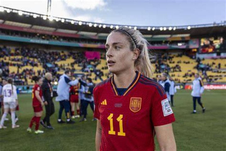Alexia Putellas snubs coach after substitution from World Cup win