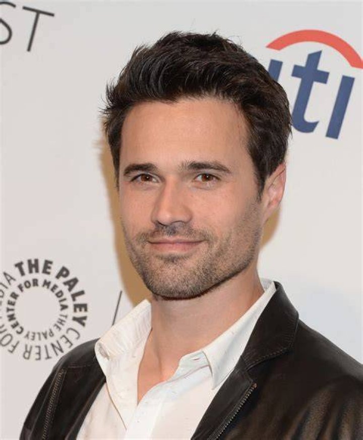 Brett Dalton Bio, Wiki, Age, Height, Wife, Movies, TV Shows, and Net Worth.