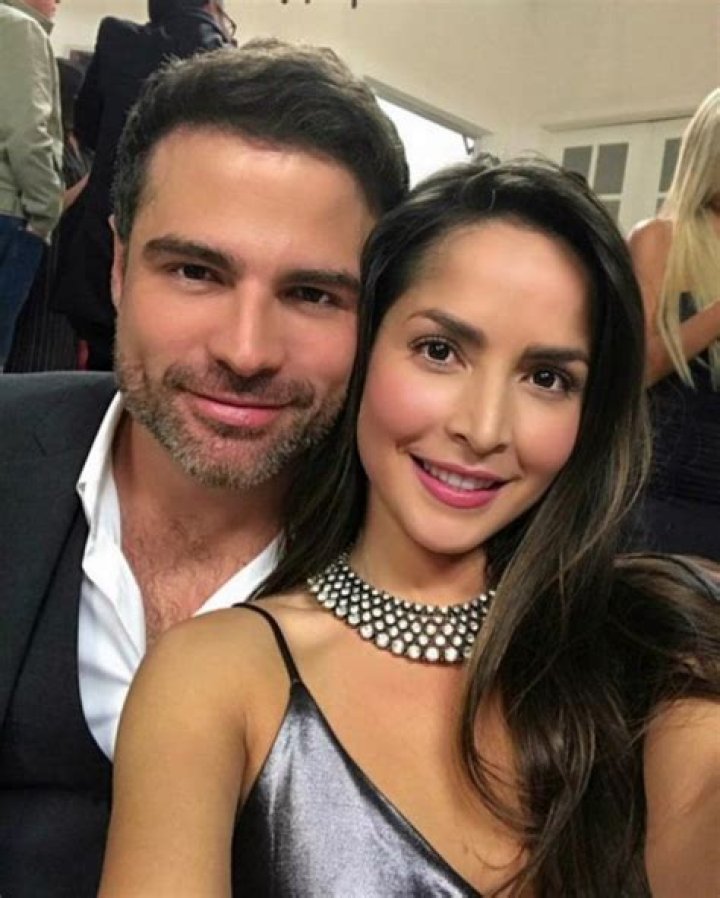 Carmen Villalobos niega crisis con su esposo con rom&aacute;ntica declaraci&oacute;n