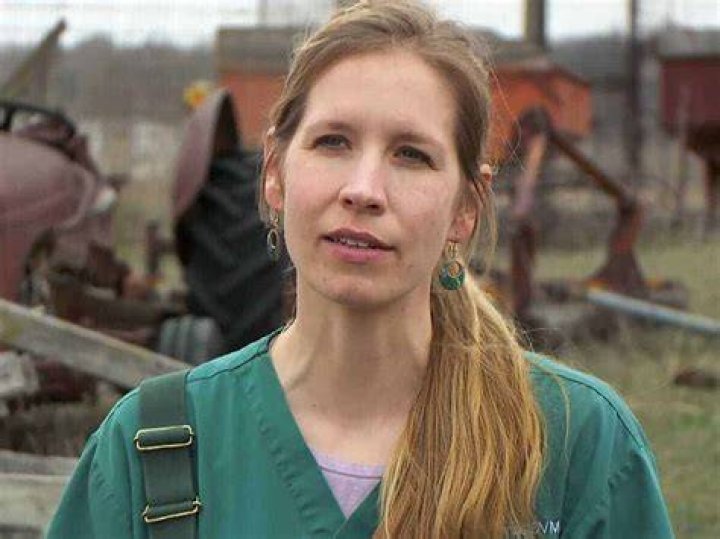 Dr. Pol vet Dr. Emily Thomas' Wiki, New Baby, Husband, Net Worth, Age