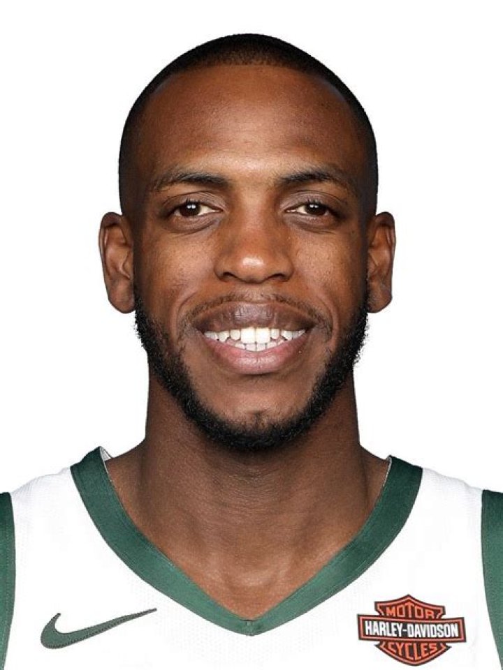 Khris Middleton&rsquo;s 40 lifts Bucks over Devin Booker, Suns Stabroek News