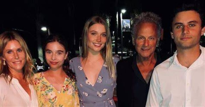 Lindsey Buckingham family, wife, children, parents, siblings
