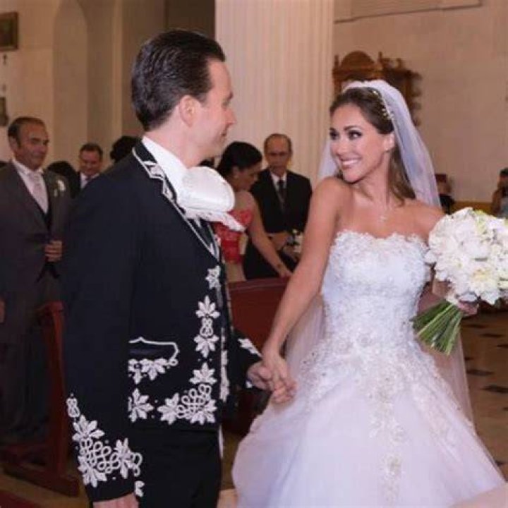 Mexican singeractress Anahi married Manuel Velasco (The then Governor