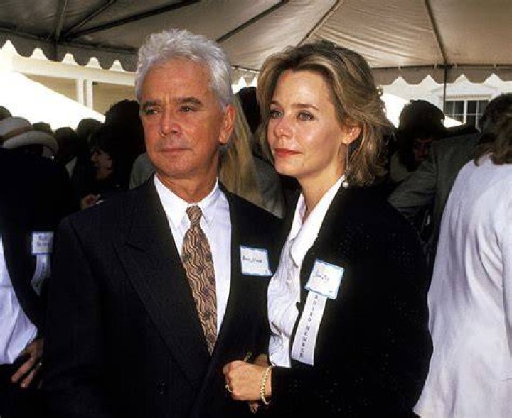 Net Worth, Husband, Daughter Sara Hirshan, Measurements, Family