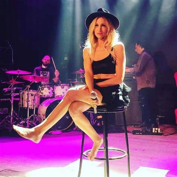 See Debbie Gibson in Her 'Wedding of Dreams' Wedding Dress