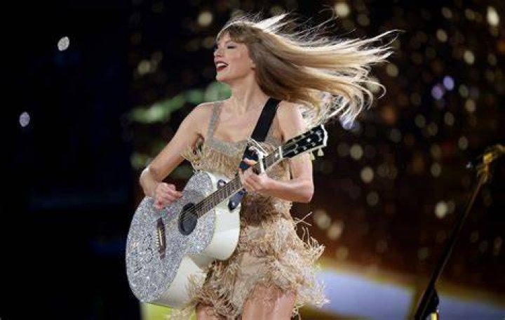 Taylor and "girlfriend" jennifer welch ️ beautiful couple ️ Taylor