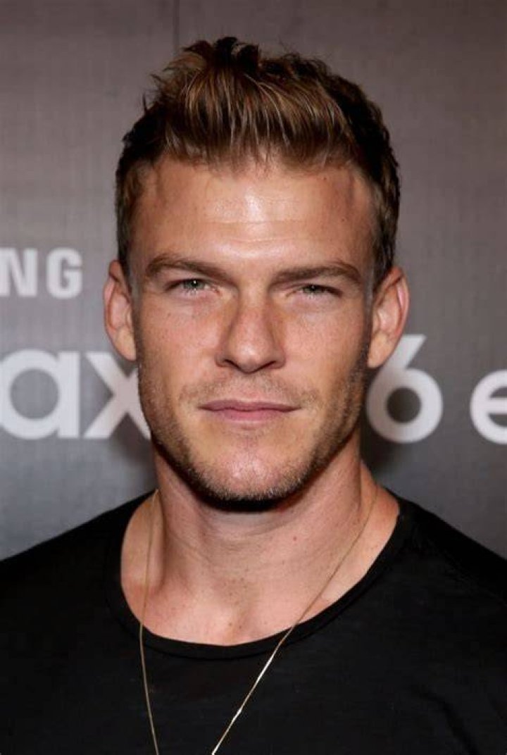 VoxVib | Alan Ritchson Biography