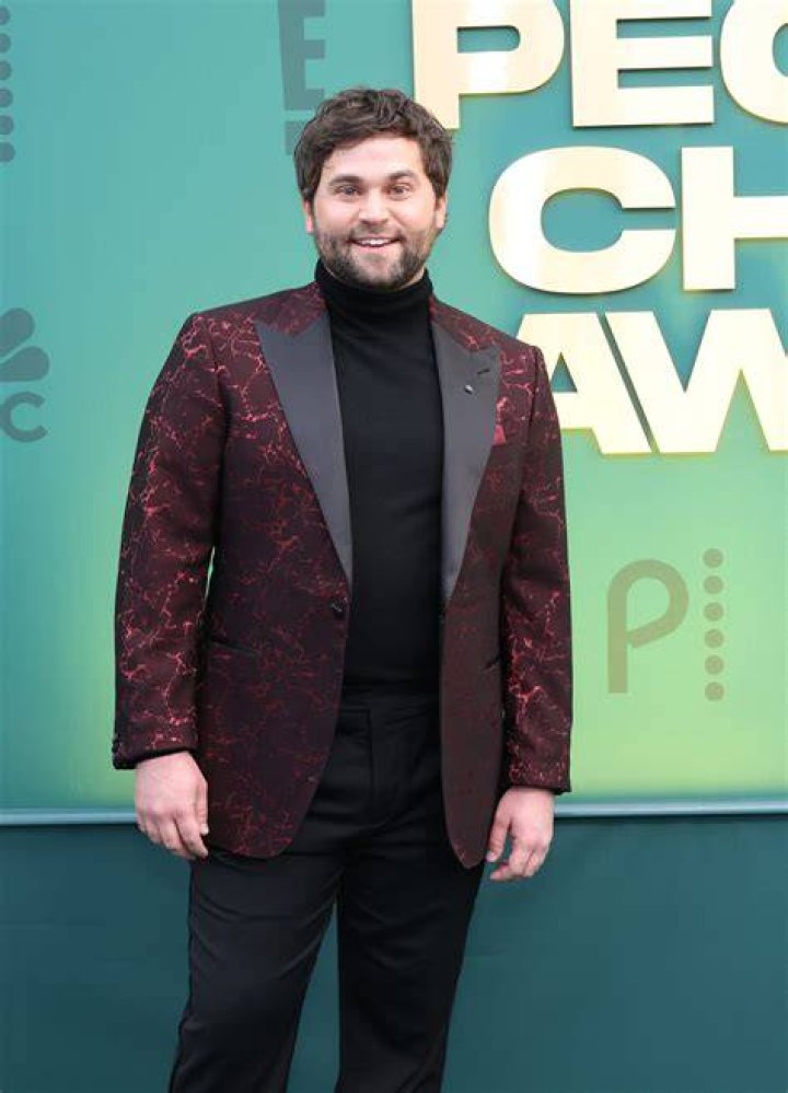 Who is Jake Borelli Dating Now