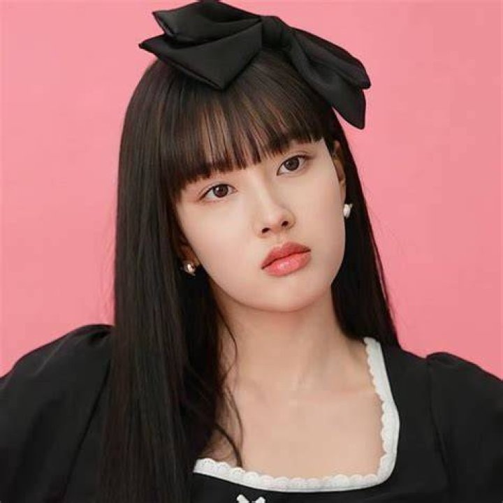 Yoon (STAYC) Height, Weight, Age, Family, Biography, Facts